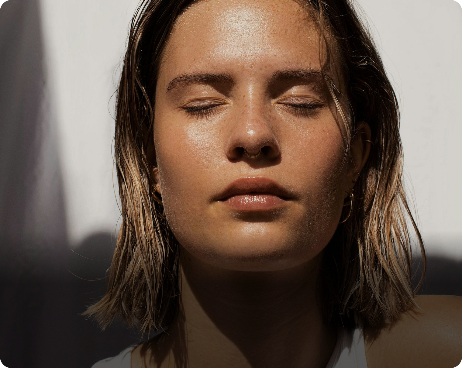 How Minimal Skincare Supports Your Skin Barrier